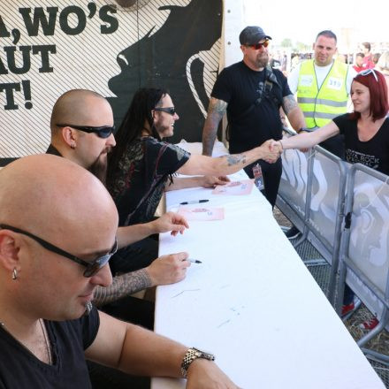 Nova Rock Day 2 [Focus: Autogrammzelt]