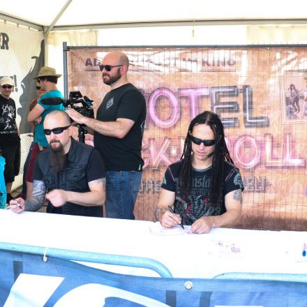 Nova Rock Day 2 [Focus: Autogrammzelt]