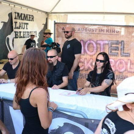 Nova Rock Day 2 [Focus: Autogrammzelt]