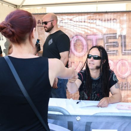 Nova Rock Day 2 [Focus: Autogrammzelt]