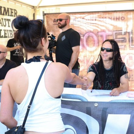 Nova Rock Day 2 [Focus: Autogrammzelt]