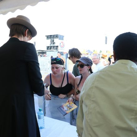 Nova Rock Day 2 [Focus: Autogrammzelt]