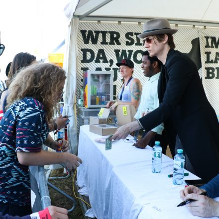 Nova Rock Day 2 [Focus: Autogrammzelt]