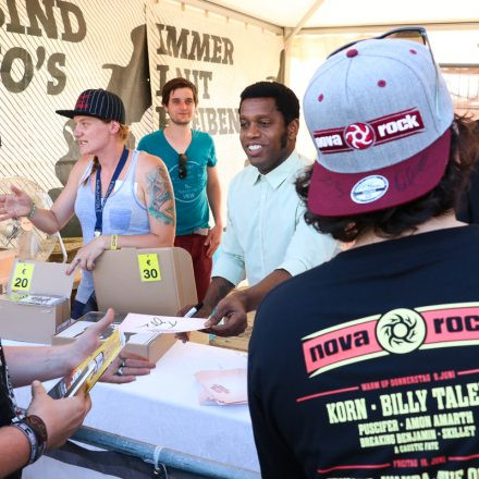 Nova Rock Day 2 [Focus: Autogrammzelt]