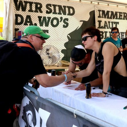 Nova Rock Day 2 [Focus: Autogrammzelt]