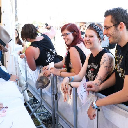 Nova Rock Day 2 [Focus: Autogrammzelt]