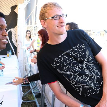 Nova Rock Day 2 [Focus: Autogrammzelt]