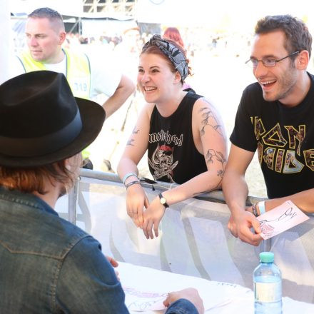 Nova Rock Day 2 [Focus: Autogrammzelt]