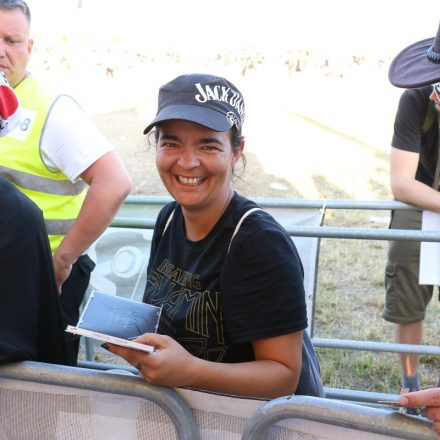 Nova Rock Day 2 [Focus: Autogrammzelt]