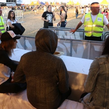 Nova Rock Day 2 [Focus: Autogrammzelt]