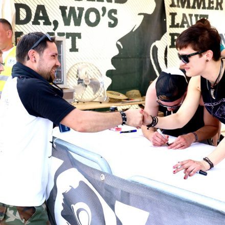 Nova Rock Day 2 [Focus: Autogrammzelt]