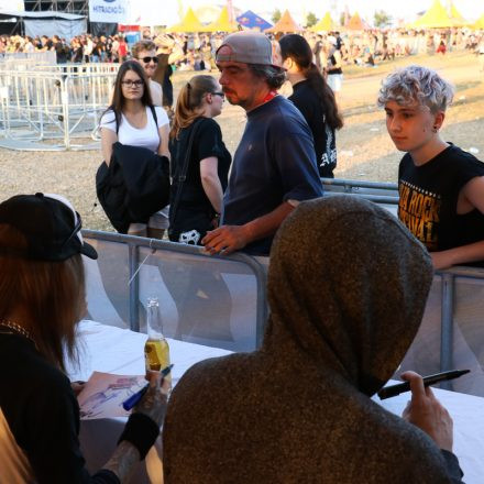 Nova Rock Day 2 [Focus: Autogrammzelt]