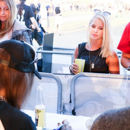 Nova Rock Day 2 [Focus: Autogrammzelt]