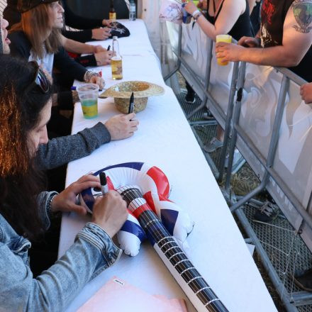 Nova Rock Day 2 [Focus: Autogrammzelt]