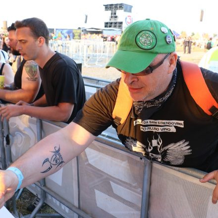 Nova Rock Day 2 [Focus: Autogrammzelt]