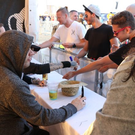 Nova Rock Day 2 [Focus: Autogrammzelt]