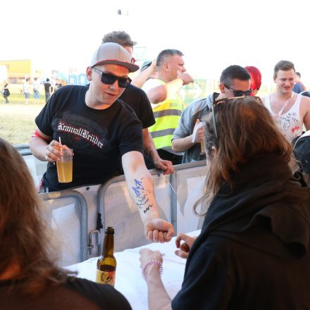 Nova Rock Day 2 [Focus: Autogrammzelt]