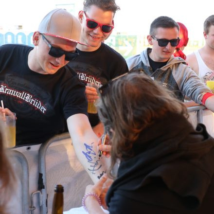 Nova Rock Day 2 [Focus: Autogrammzelt]