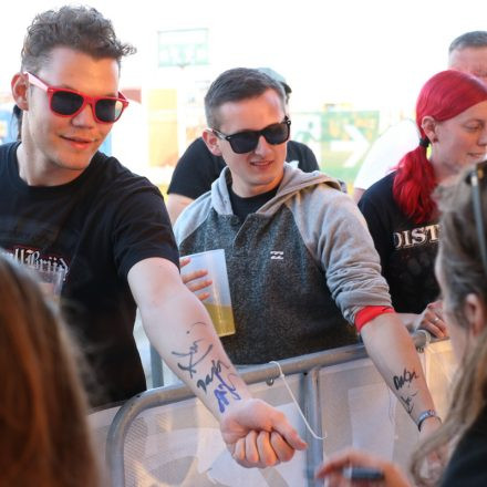 Nova Rock Day 2 [Focus: Autogrammzelt]