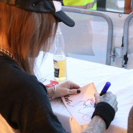 Nova Rock Day 2 [Focus: Autogrammzelt]