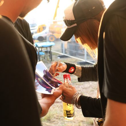 Nova Rock Day 2 [Focus: Autogrammzelt]