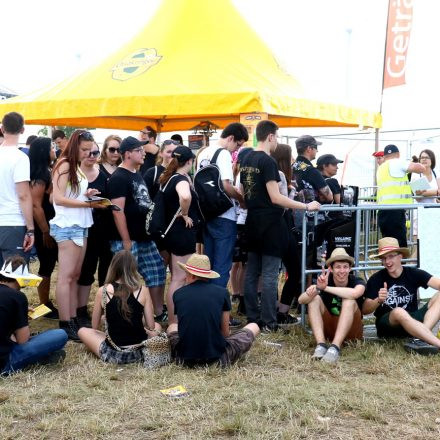 Nova Rock Day 2 [Focus: Autogrammzelt]