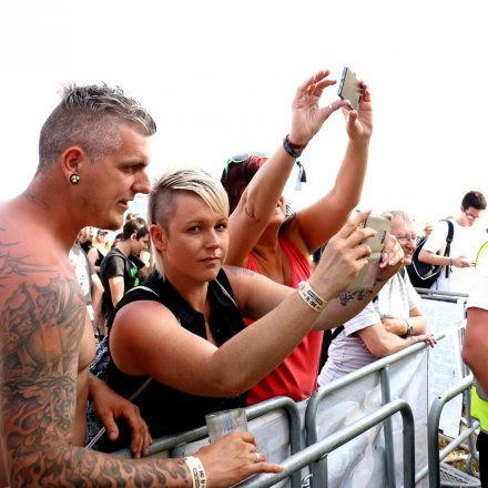 Nova Rock Day 2 [Focus: Autogrammzelt]