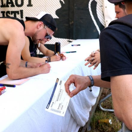 Nova Rock Day 2 [Focus: Autogrammzelt]