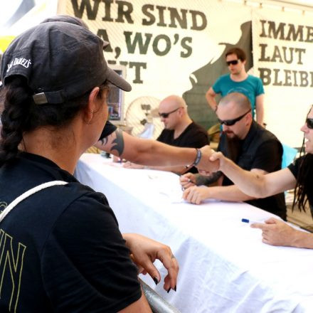 Nova Rock Day 2 [Focus: Autogrammzelt]