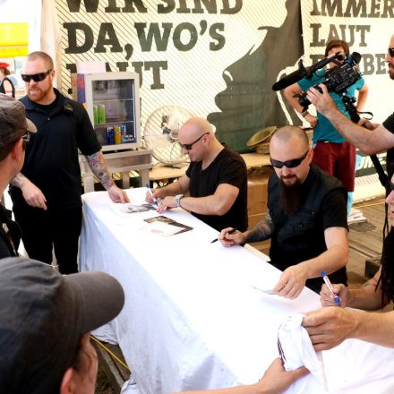 Nova Rock Day 2 [Focus: Autogrammzelt]