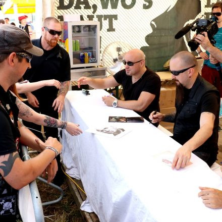 Nova Rock Day 2 [Focus: Autogrammzelt]