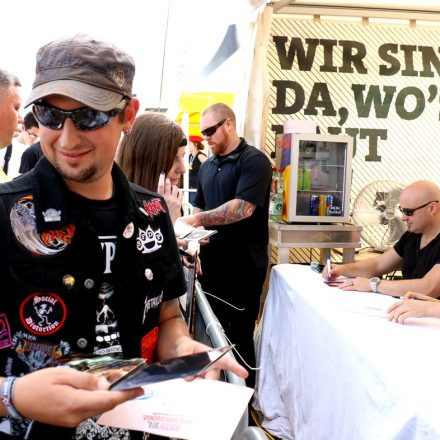 Nova Rock Day 2 [Focus: Autogrammzelt]