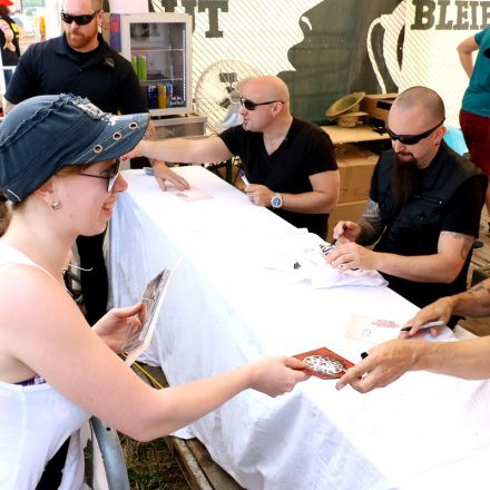 Nova Rock Day 2 [Focus: Autogrammzelt]