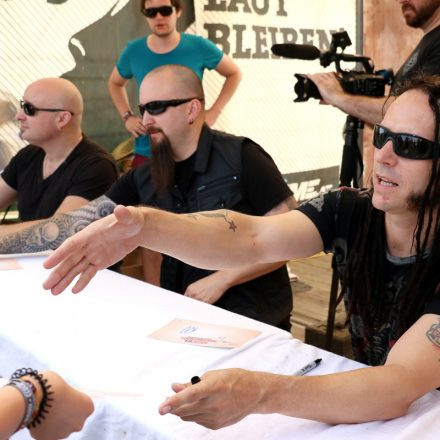 Nova Rock Day 2 [Focus: Autogrammzelt]