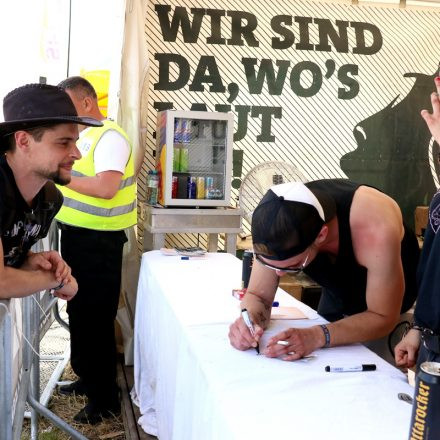 Nova Rock Day 2 [Focus: Autogrammzelt]