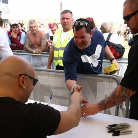 Nova Rock Day 2 [Focus: Autogrammzelt]