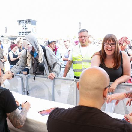 Nova Rock Day 2 [Focus: Autogrammzelt]