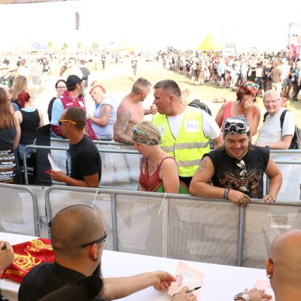 Nova Rock Day 2 [Focus: Autogrammzelt]