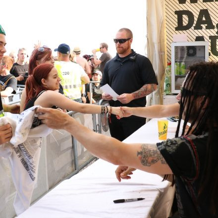 Nova Rock Day 2 [Focus: Autogrammzelt]