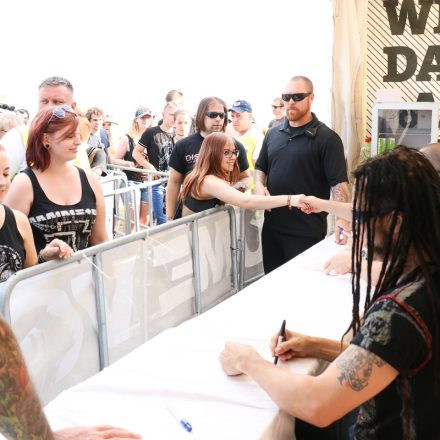 Nova Rock Day 2 [Focus: Autogrammzelt]