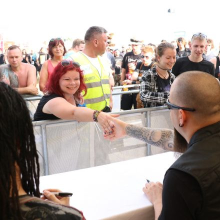 Nova Rock Day 2 [Focus: Autogrammzelt]