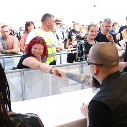 Nova Rock Day 2 [Focus: Autogrammzelt]