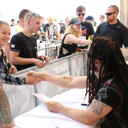 Nova Rock Day 2 [Focus: Autogrammzelt]