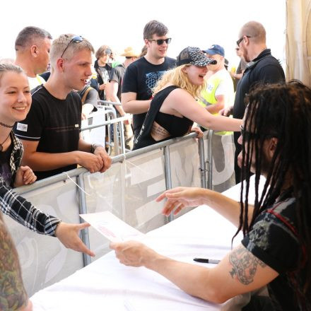 Nova Rock Day 2 [Focus: Autogrammzelt]
