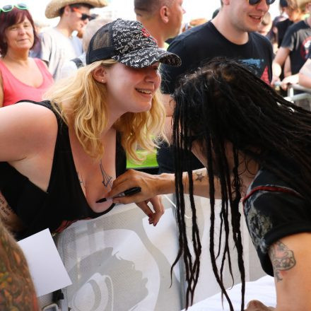 Nova Rock Day 2 [Focus: Autogrammzelt]