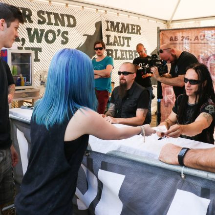 Nova Rock Day 2 [Focus: Autogrammzelt]