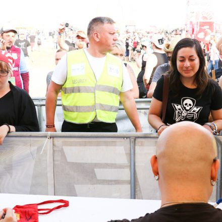 Nova Rock Day 2 [Focus: Autogrammzelt]