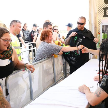 Nova Rock Day 2 [Focus: Autogrammzelt]