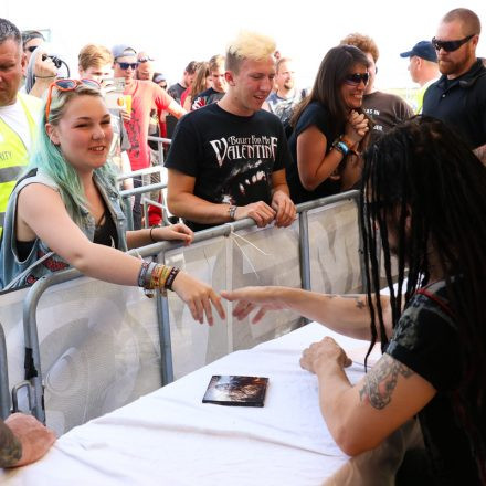 Nova Rock Day 2 [Focus: Autogrammzelt]