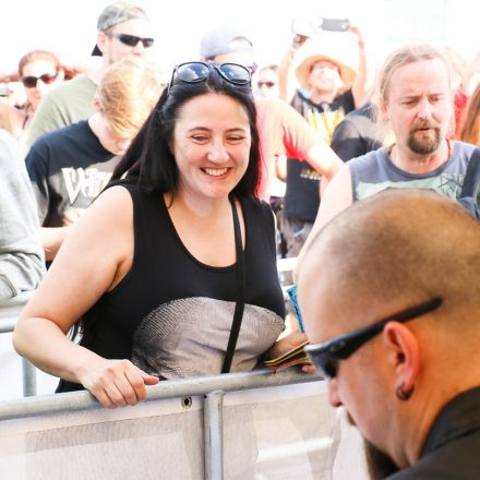 Nova Rock Day 2 [Focus: Autogrammzelt]